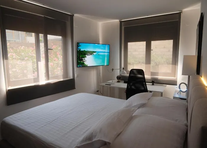 Zora - Free Swimming Pool And Garage Parking Apartmán
