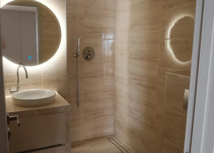 Zora - Free Swimming Pool And Garage Parking Apartmán *