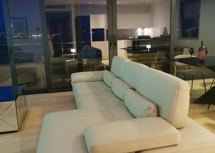 Zora - Free Swimming Pool And Garage Parking Appartamento
