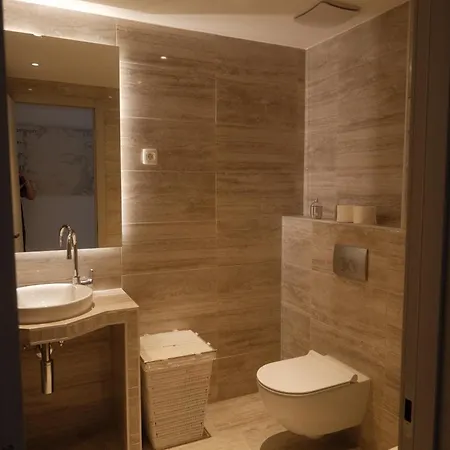 Zora - Free Swimming Pool And Garage Parking Apartamento