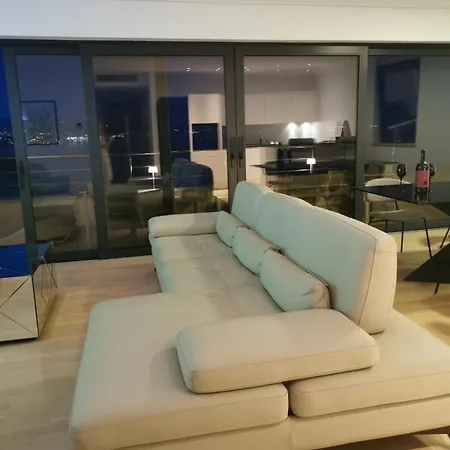 Zora - Free Swimming Pool And Garage Parking Apartamento