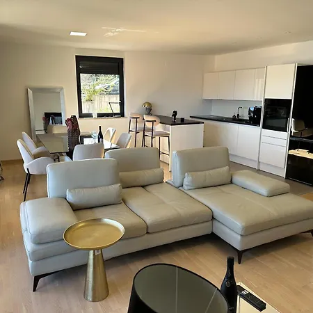 Apartamento Zora - Free Swimming Pool And Garage Parking